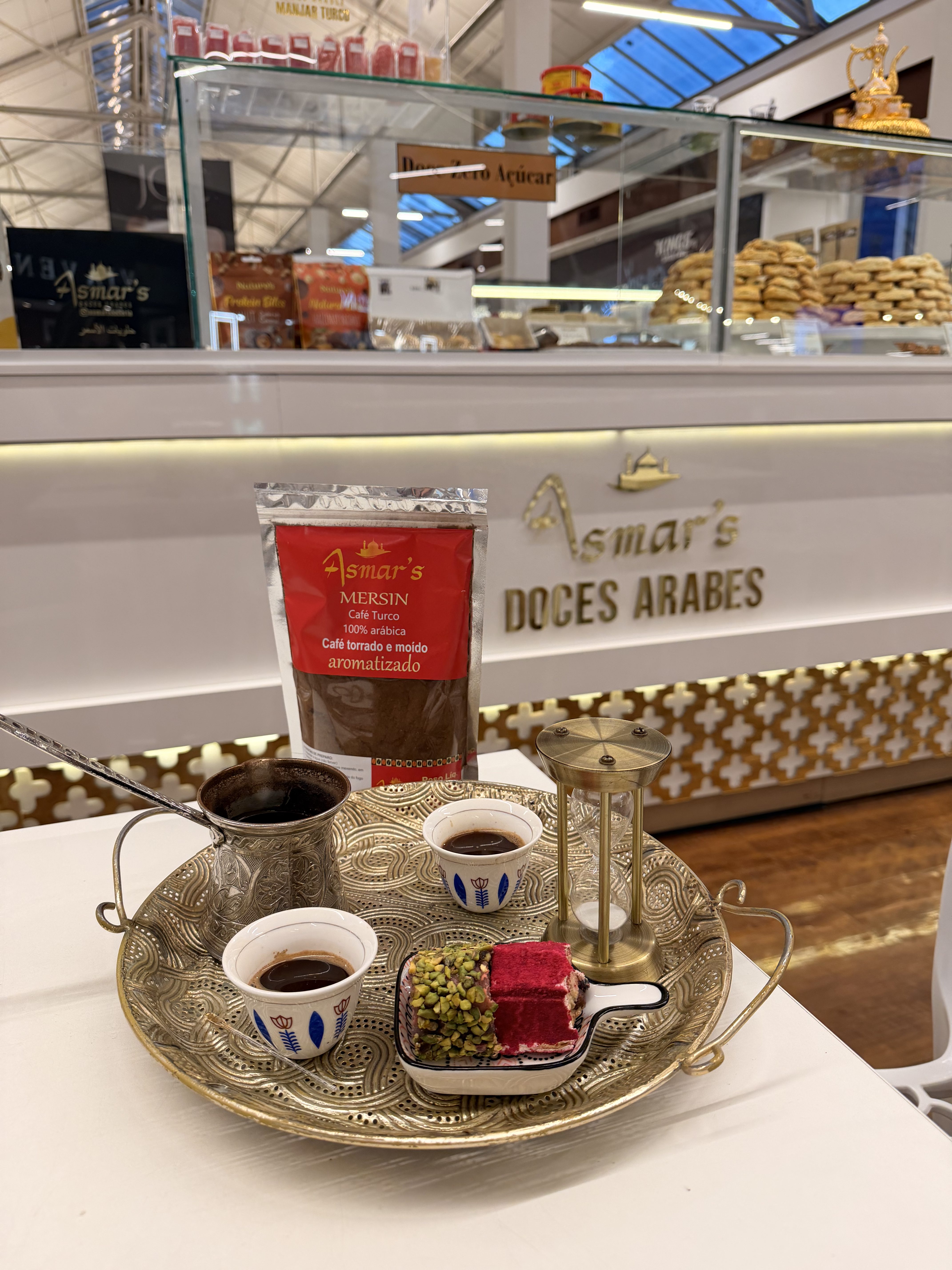 Café turco, doces árabes e produtos da Asmar's